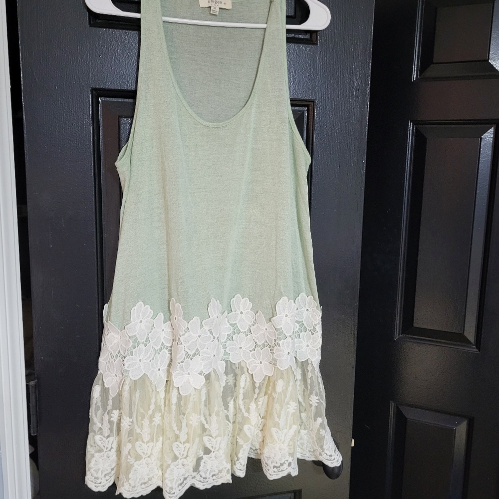 Umgee XL light green boho tank top with floral lace